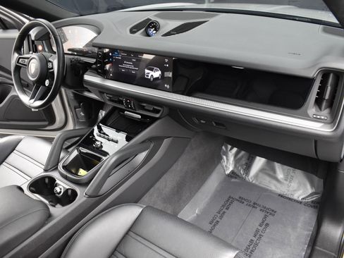 Used 2024 Porsche Cayenne Coupe image 7