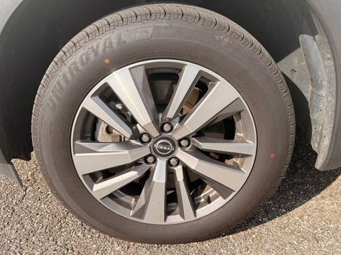Used 2023 Nissan Pathfinder SL AWD/4WD image 6