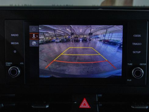 Used 2024 Kia Sportage LX image 6