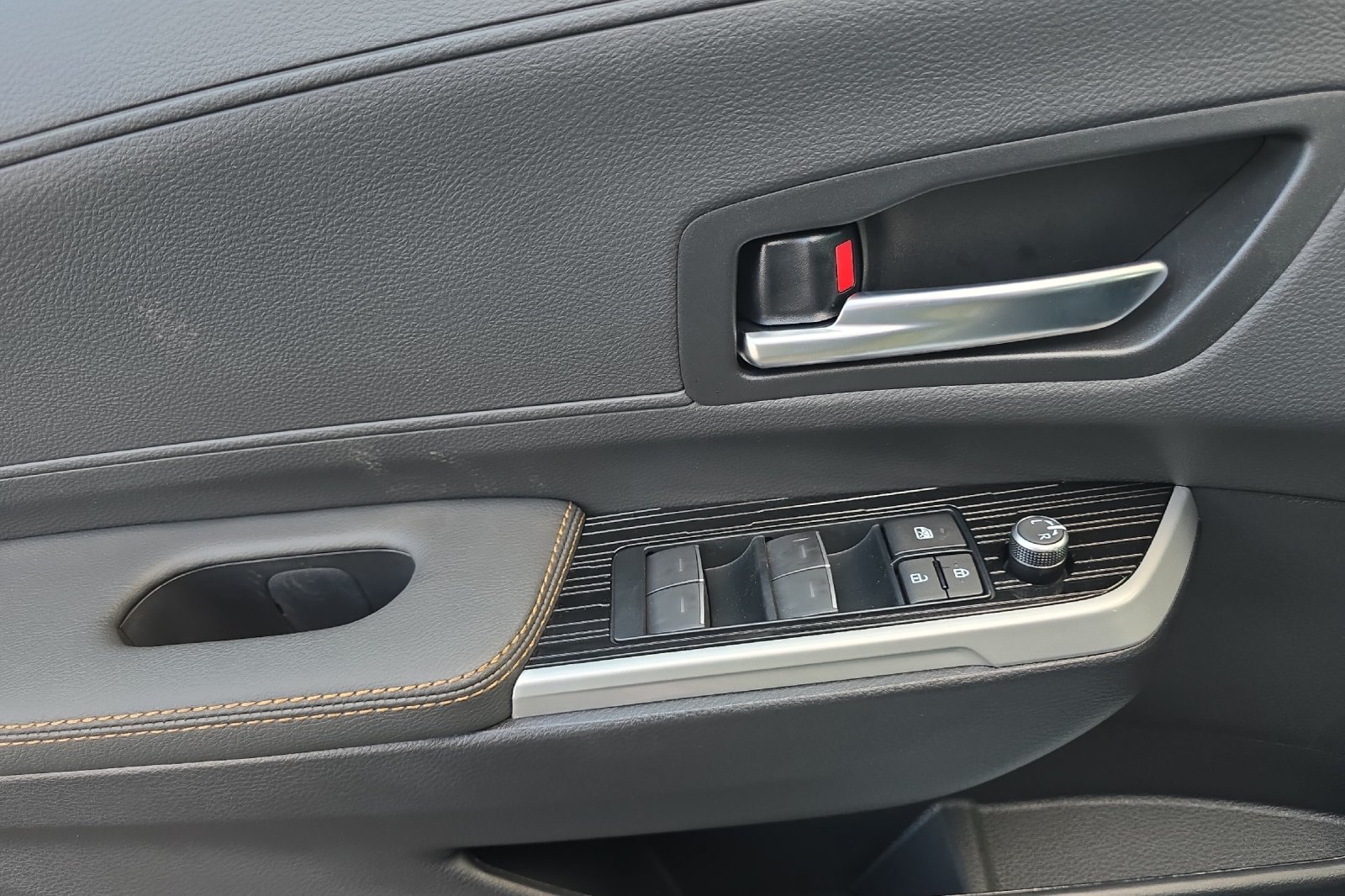 New 2026 Toyota Sienna XLE Woodland Edition AWD/4WD image 9