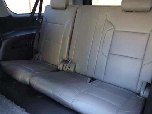 Used 2019 Chevrolet Suburban LT AWD/4WD image 7