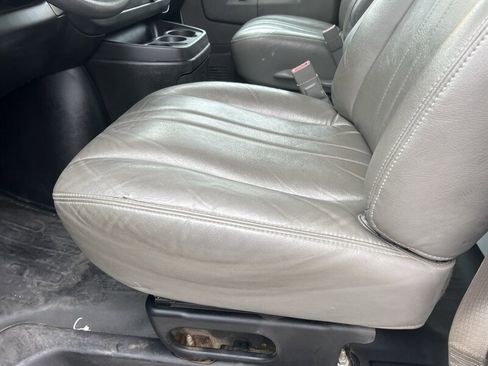 Used 2022 GMC Savana 3500 Extended w/ Power Convenience Package RWD image 7