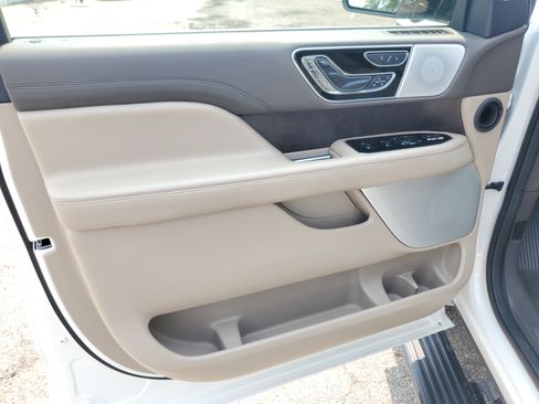 Certified 2023 Lincoln Navigator L Reserve AWD/4WD image 10