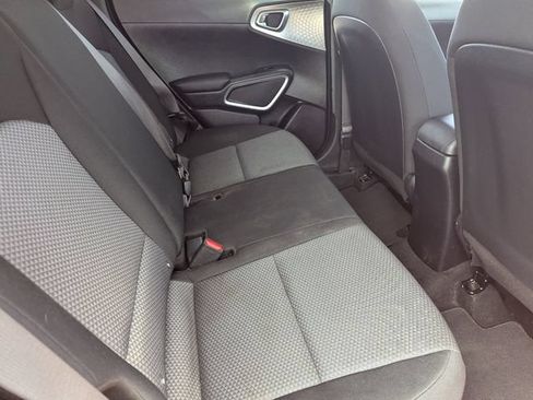 Used 2025 Kia Soul LX w/ LX Technology Package FWD image 13
