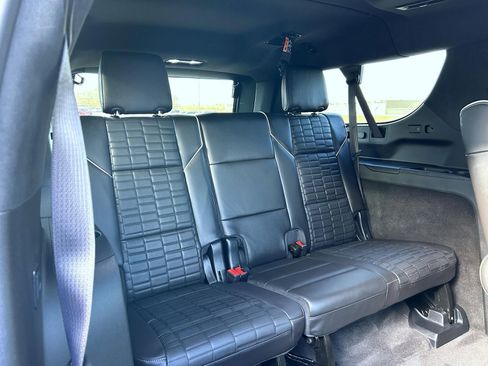 Certified 2025 Cadillac Escalade ESV Premium Luxury Platinum AWD/4WD image 22