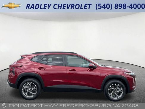 Certified 2025 Chevrolet Trax LT w/ LT Convenience Package FWD image 30