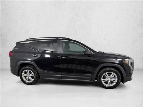 Used 2022 GMC Terrain SLE w/ Driver Convenience Package FWD image 2