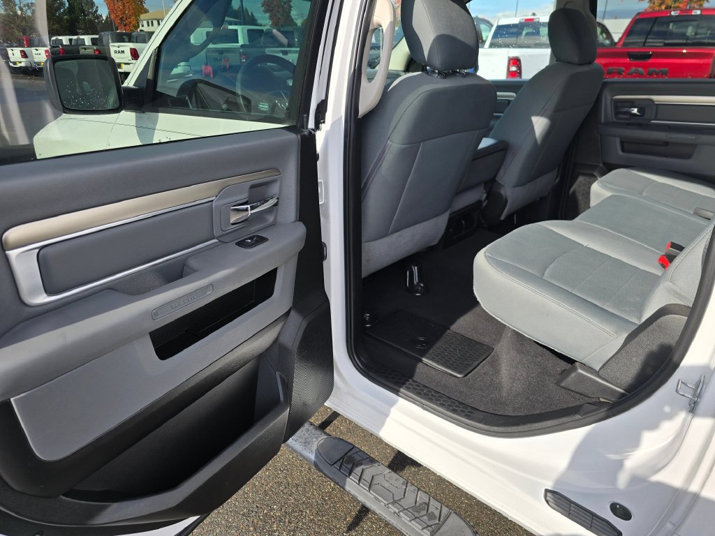 Used 2019 RAM 1500 Classic SLT AWD/4WD image 17