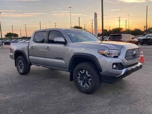 Used 2019 Toyota Tacoma TRD Off-Road image 3