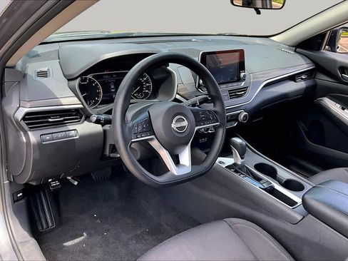Used 2025 Nissan Altima 2.5 SV FWD image 16