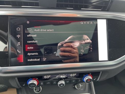 New 2025 Audi Q3 2.0T Premium image 31