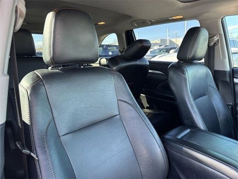 Used 2018 Toyota Highlander XLE image 26