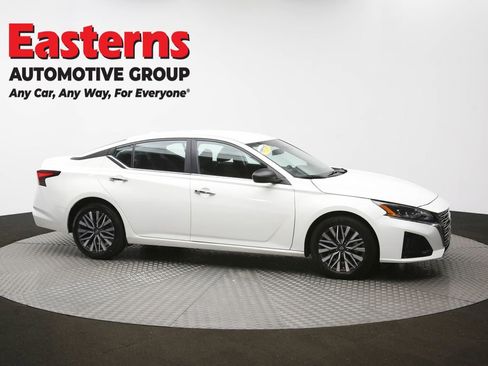 Used 2025 Nissan Altima 2.5 SV FWD image 46