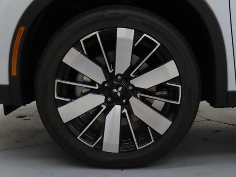 New 2025 Mitsubishi Outlander SE image 26