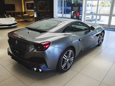 Used 2019 Ferrari Portofino image 55