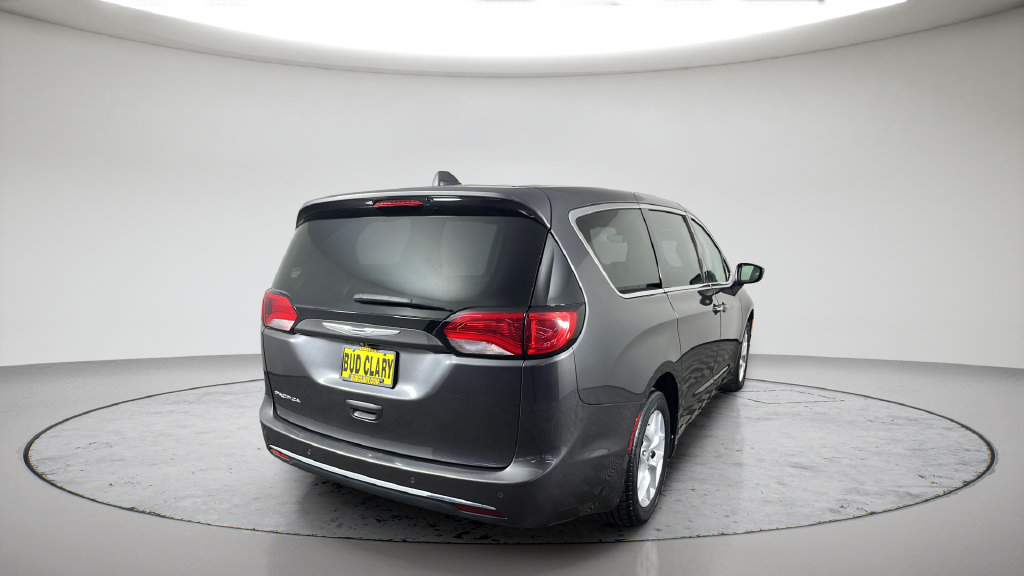 Used 2018 Chrysler Pacifica Touring Plus w/ Tire & Wheel Group FWD image 8