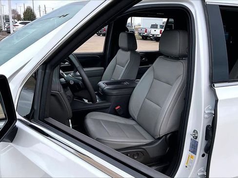 Used 2022 GMC Yukon SLT w/ SLT Premium Package image 14