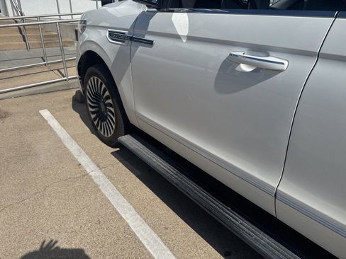 Used 2021 Lincoln Navigator Black Label w/ Cargo Convenience Package AWD/4WD image 10