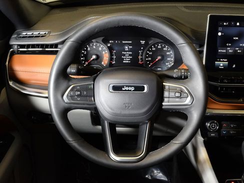 Used 2023 Jeep Compass Limited AWD/4WD image 18