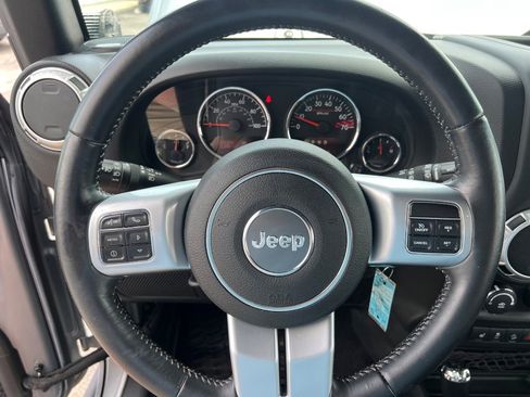 Used 2015 Jeep Wrangler Unlimited Rubicon AWD/4WD image 16
