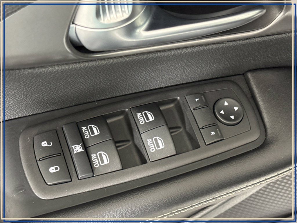 Used 2026 Chrysler Pacifica Select FWD image 31