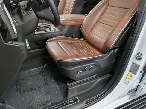 Used 2024 GMC Sierra 3500 Denali Ultimate image 9