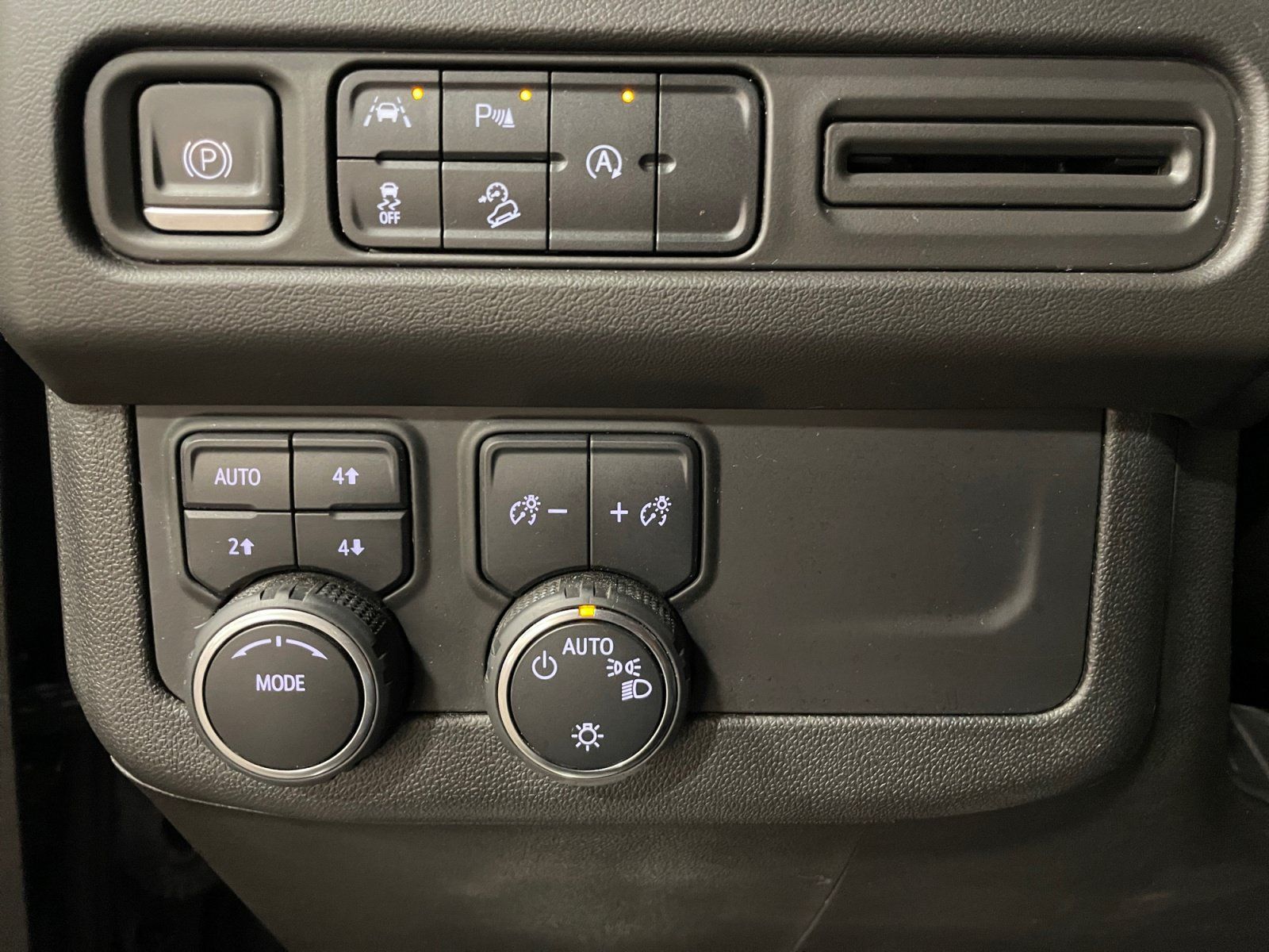 Used 2023 Chevrolet Suburban Premier AWD/4WD image 14