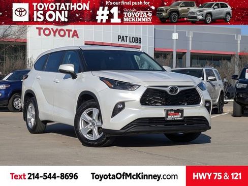 Used 2024 Toyota Highlander LE image 1