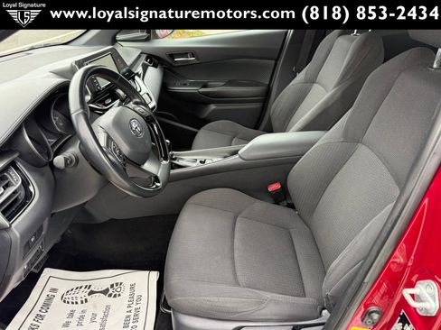 Used 2018 Toyota C-HR XLE FWD image 14