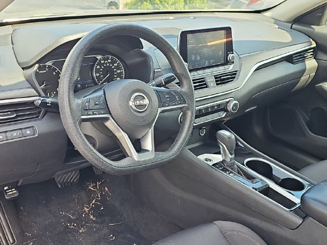 Used 2024 Nissan Altima 2.5 SV FWD image 11