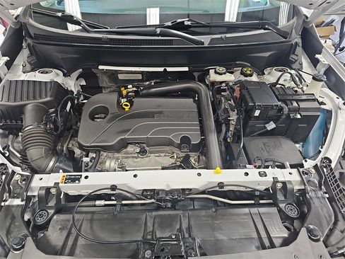 Used 2024 GMC Terrain SLT image 28