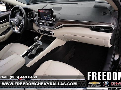 Used 2025 Nissan Altima 2.5 SV image 8