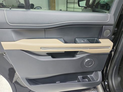 Used 2023 Ford Expedition Max Limited image 40