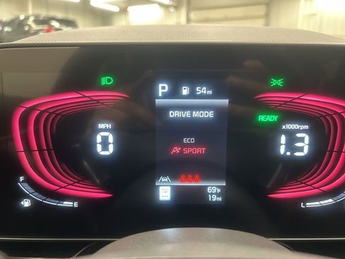 New 2025 Kia Niro EX image 22