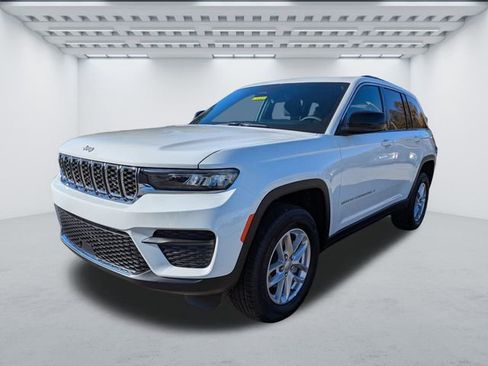 New 2025 Jeep Grand Cherokee Laredo image 8