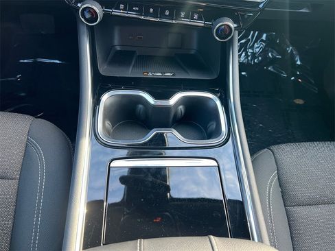 Used 2024 Chevrolet Traverse LT image 28