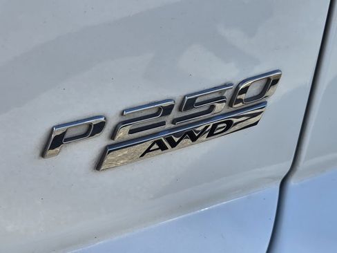 Used 2018 Jaguar E-PACE S image 11