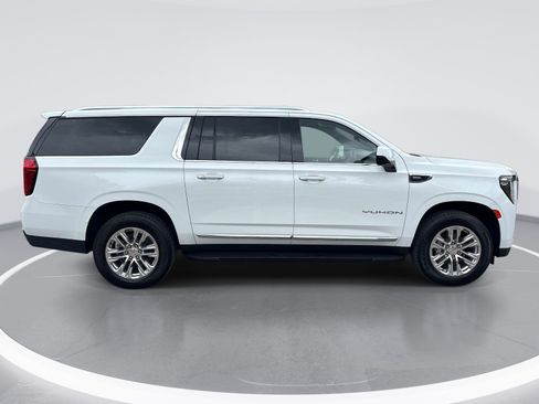 Used 2023 GMC Yukon XL SLT AWD/4WD image 9