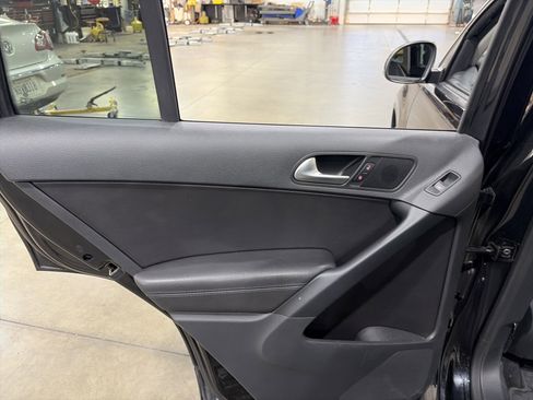 Used 2017 Volkswagen Tiguan S image 20