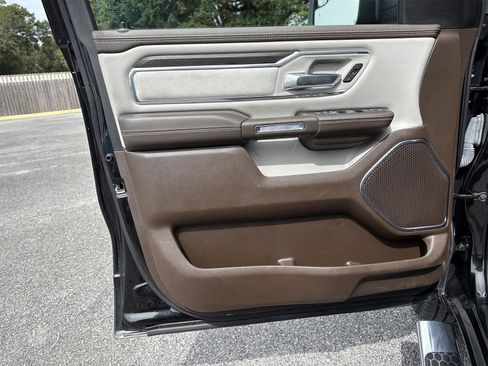 Used 2025 RAM 1500 Laramie image 13