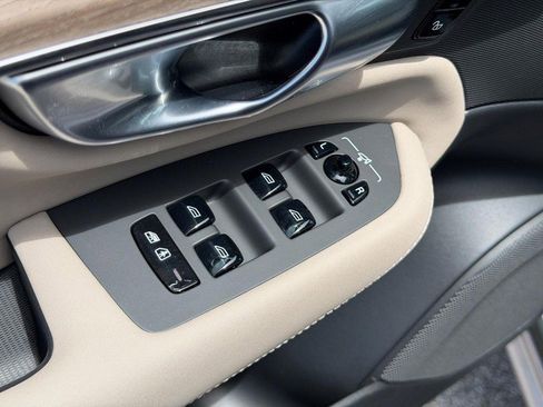 New 2026 Volvo XC90 B5 Core AWD/4WD image 9