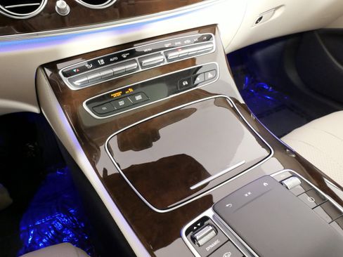 Used 2021 Mercedes-Benz E 350 E 350 4MATIC w/ Premium Package image 55