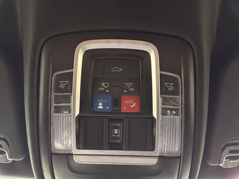 Used 2023 RAM 1500 Laramie AWD/4WD image 30