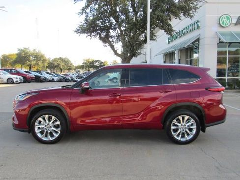 Used 2022 Toyota Highlander Limited image 14