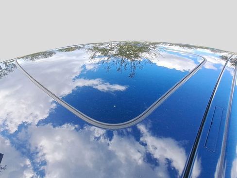 Used 2022 BMW 530e w/ M Sport Package image 7