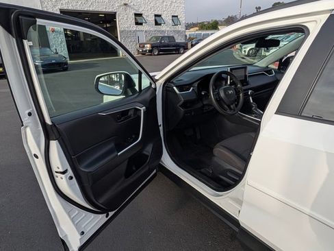 Used 2024 Toyota RAV4 LE AWD/4WD image 32
