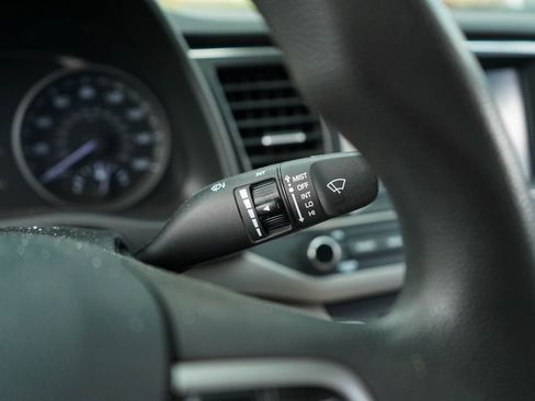Used 2018 Hyundai Elantra SEL FWD image 31