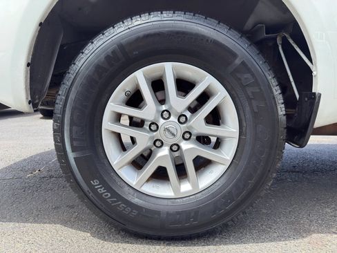 Used 2015 Nissan Frontier SV AWD/4WD image 10