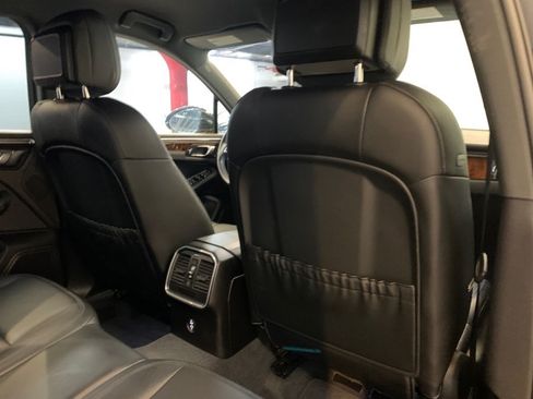 Used 2022 Porsche Macan S AWD/4WD image 46