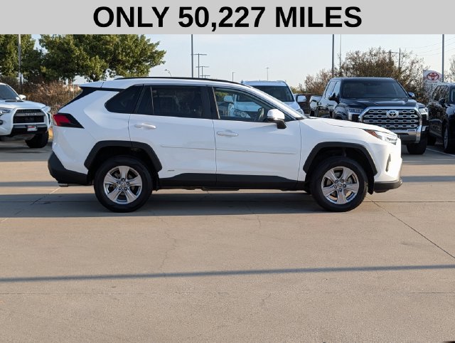 Used 2024 Toyota RAV4 LE AWD/4WD image 4
